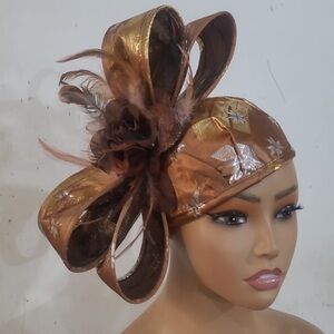Elegant Brown Fascinator with Floral Accent

FAS3 0226